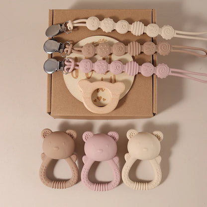 Silikon-Baby-Geschenkset mit Schnullerkette, Bärenrassel & Holz-Beißring im Hasen-Design