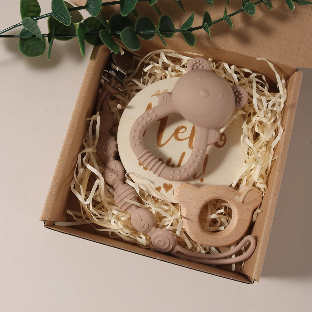 Silikon-Baby-Geschenkset mit Schnullerkette, Bärenrassel & Holz-Beißring im Hasen-Design